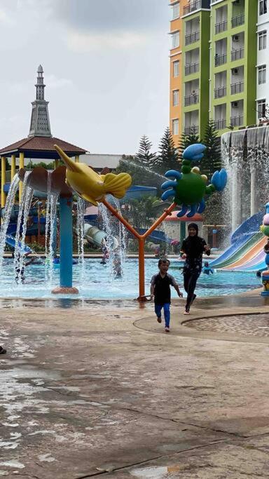 Mied's Staycation At Waterpark *